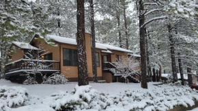 Cheerful Kathys Cabin, Hot Tub, King Bed, Airport, Snowbowl, NAU, Downtown attractions!